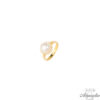 ΠΕΡΙΓΡΑΦΗ:Ασημένιο δαχτυλίδι 925 επιχρυσωμένο, διαθέτει πέτρες zircon λευκές και στο κέντρο ενα λευκό φυσικό μαργαριτάρι γλυκου νερού.  ΧΡΩΜΑ:Χρυσό